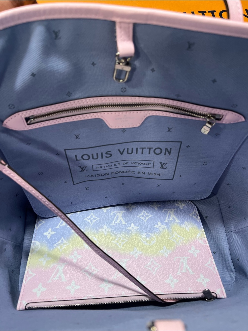 Authentic Louis Vuitton Pastel Gradient Monogram Neverful MM Tote Iconic - Picture 7 of 16